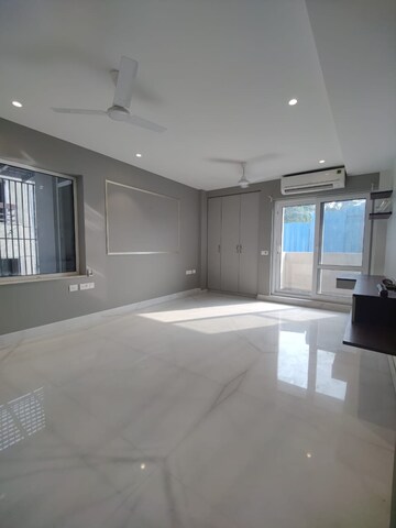 Living Room in 4 BHK Apartment at Veera Safdarjung Enclave, Safdarjung Enclave – for Rent