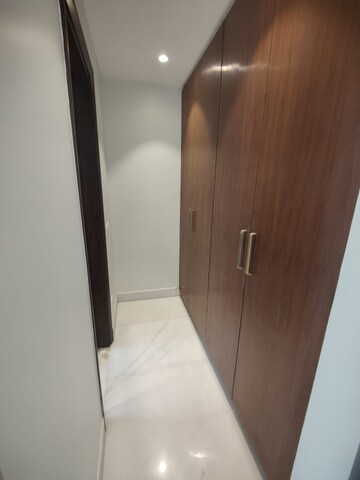 Furnished Amenities in 4 BHK Apartment at Veera Safdarjung Enclave, Safdarjung Enclave – for Rent