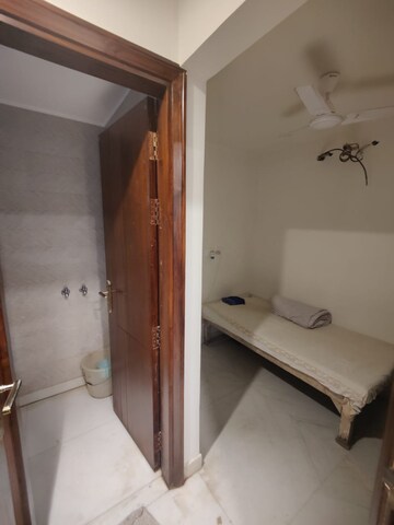 Bathroom in 4 BHK Apartment at Veera Safdarjung Enclave, Safdarjung Enclave – for Rent
