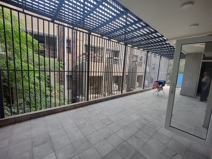 Balcony, veera-safdarjung-enclave 4 Bedroom 3000 Sq.Ft. Apartment In Safdarjung Enclave Delhi 8865321