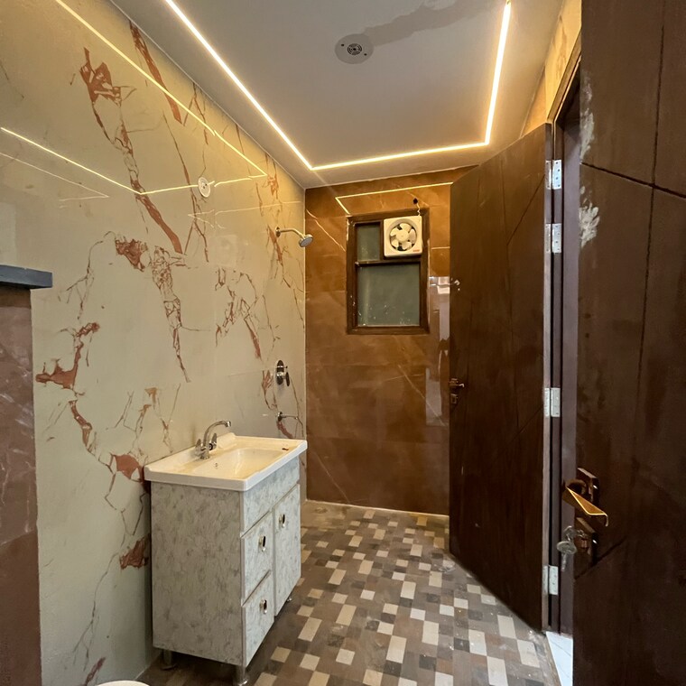 Bathroom, chattarpur 3 Bedroom 1300 Sq.Ft. Builder Floor In Chattarpur Delhi 8865347