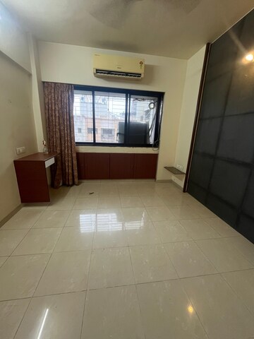 Room in 1 BHK Apartment at Vini Garden, Borivali West – for Rent