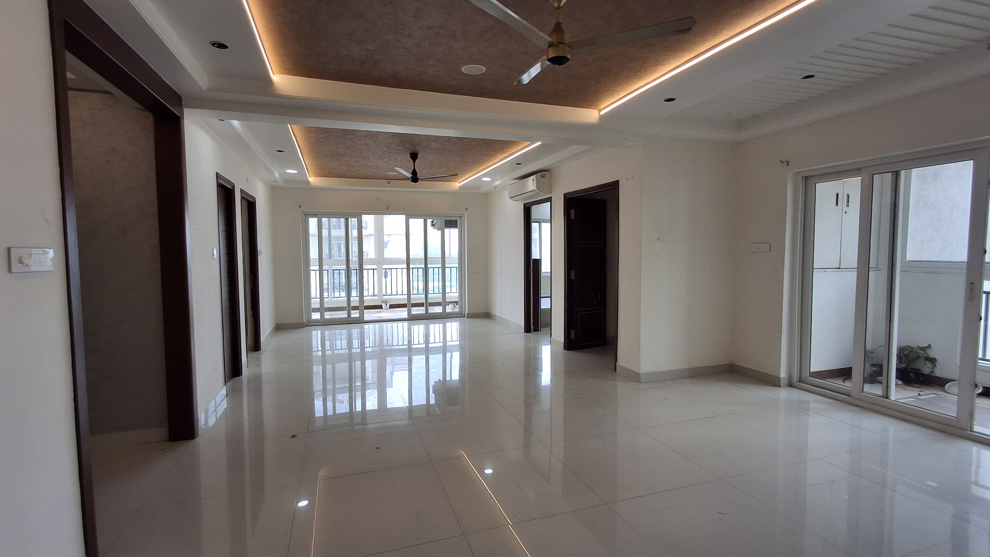 3 BHK 2615 Sq.Ft. Apartment in Movie Towers