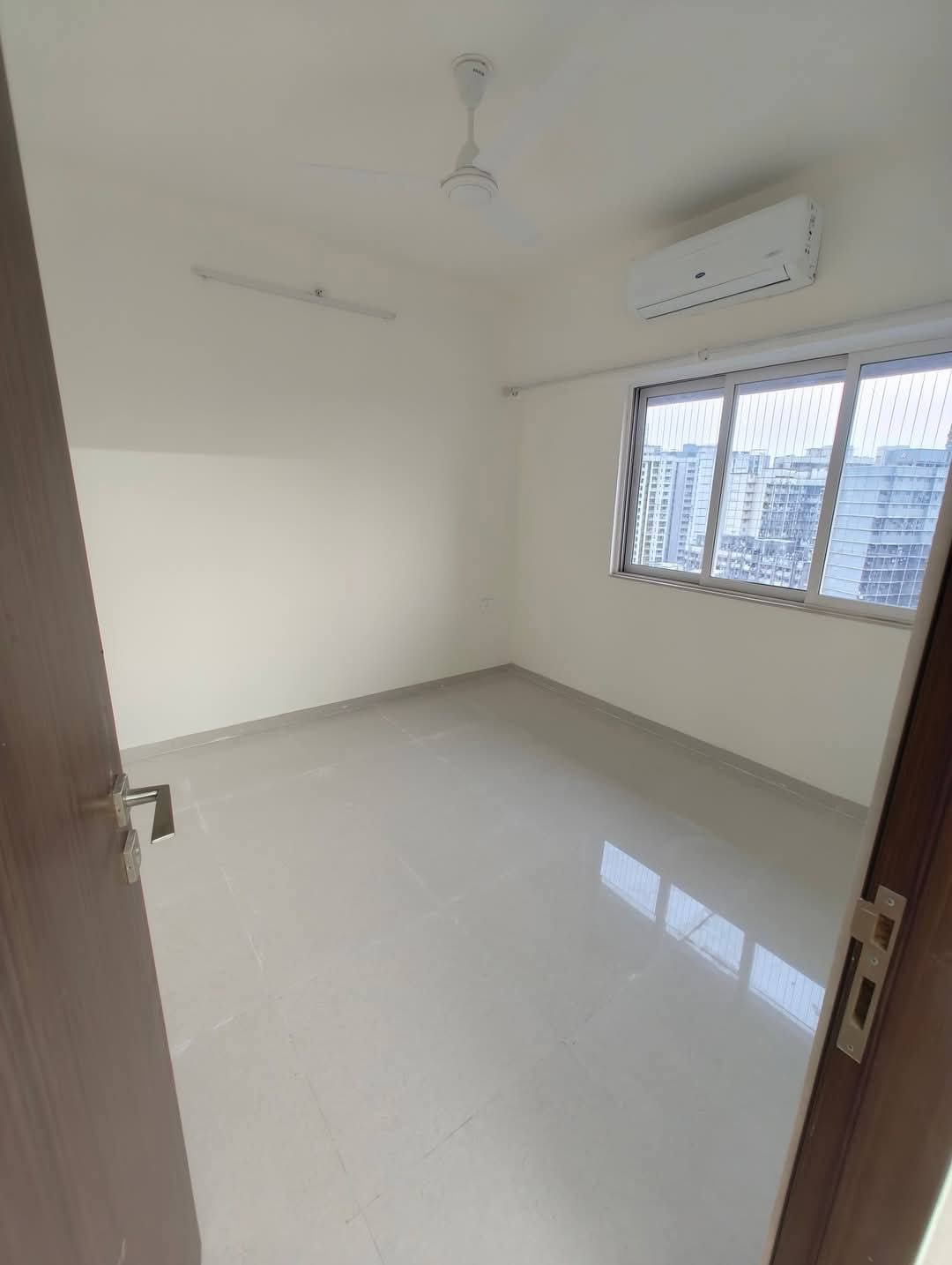 2 BHK Apartment For Rent in Omkar Signet