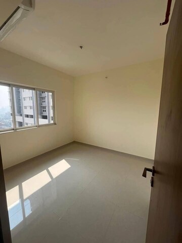 Room in 1 BHK Apartment at Omkar Signet, Malad East – for Rent