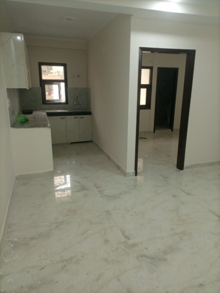 Room, sector 8 dwarka 2 Bedroom 90 Sq.Yd. Builder Floor In Sector 8 Dwarka Delhi 8865466