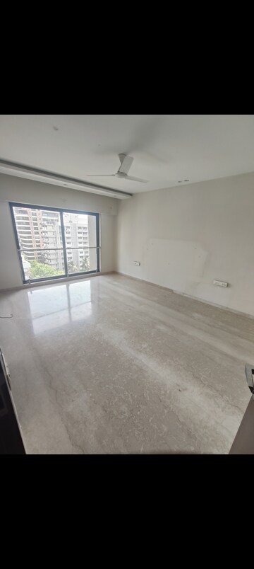 Room in 3 BHK Apartment at Shivdham CHS Santacruz, Santacruz West – for Rent