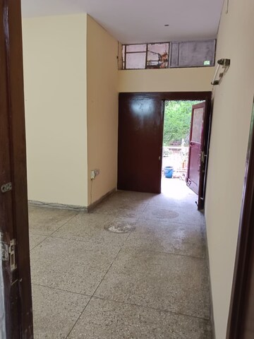 Room in 2 BHK Builder Floor at Lajpat Nagar 4 – for Rent