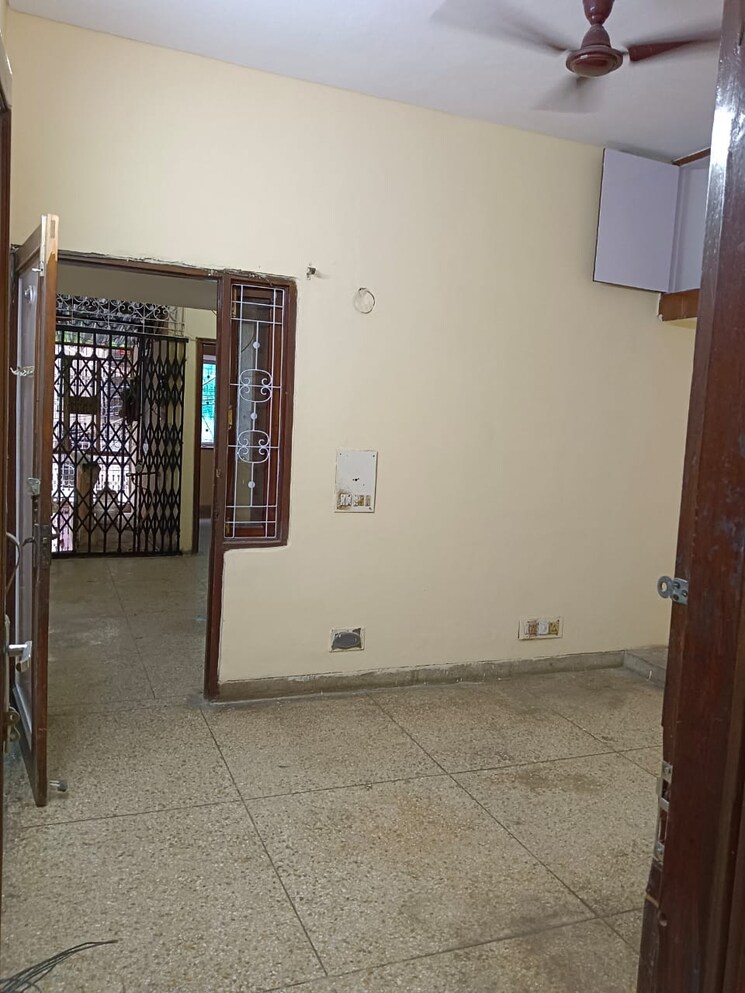 Room, lajpat nagar 4 2 Bedroom 1000 Sq.Ft. Builder Floor In Lajpat Nagar 4 Delhi 8865473