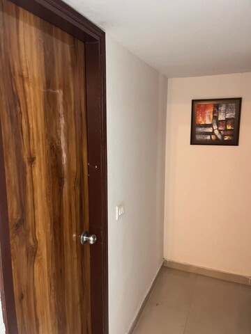 Room in 2 BHK Apartment at Amrapali Golf Homes, Sector 4 Greater Noida – for Rent