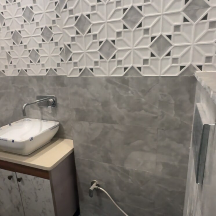 Bathroom, vishnu garden 3 Bedroom 85 Sq.Yd. Builder Floor In Vishnu Garden Delhi 8865498