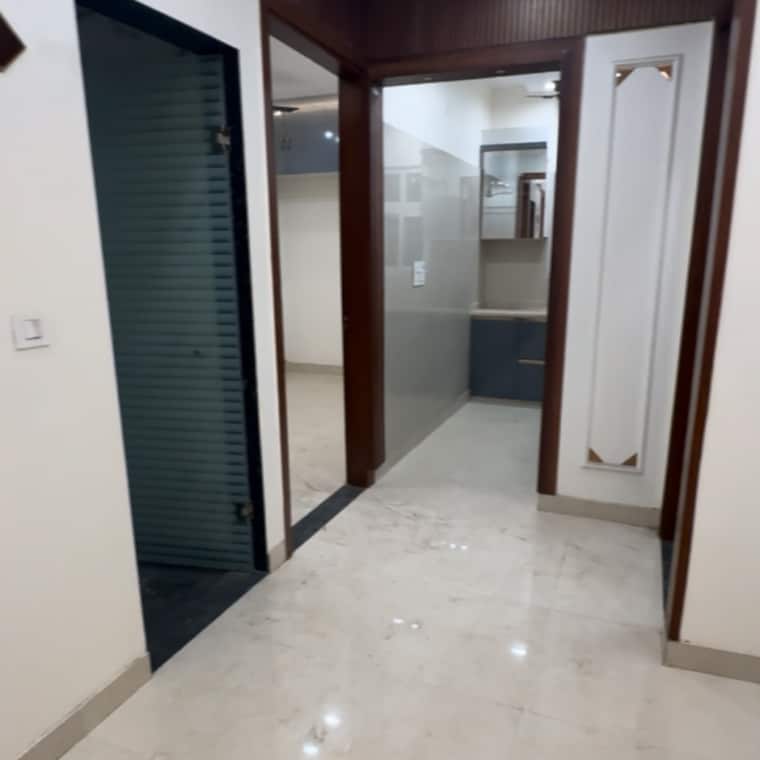 undefined, vishnu garden 3 Bedroom 85 Sq.Yd. Builder Floor In Vishnu Garden Delhi 8865498