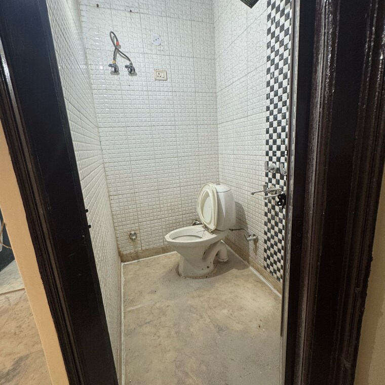 Bathroom, vishnu garden 1 Bedroom 50 Sq.Yd. Builder Floor In Vishnu Garden Delhi 8865510