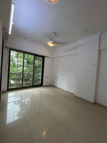 Bedroom in 3 BHK Apartment at Andheri West – for Rent