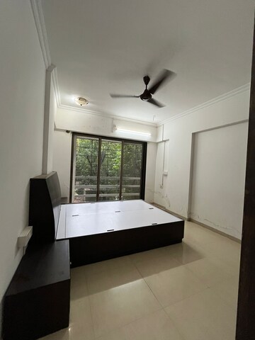 Bedroom in 3 BHK Apartment at Andheri West – for Rent