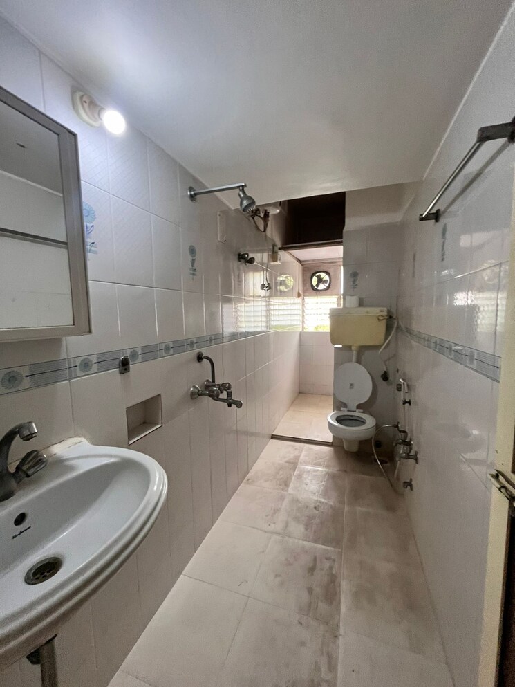 Bathroom, andheri west 2 Bedroom 1000 Sq.Ft. Apartment In Andheri West Mumbai 8865524