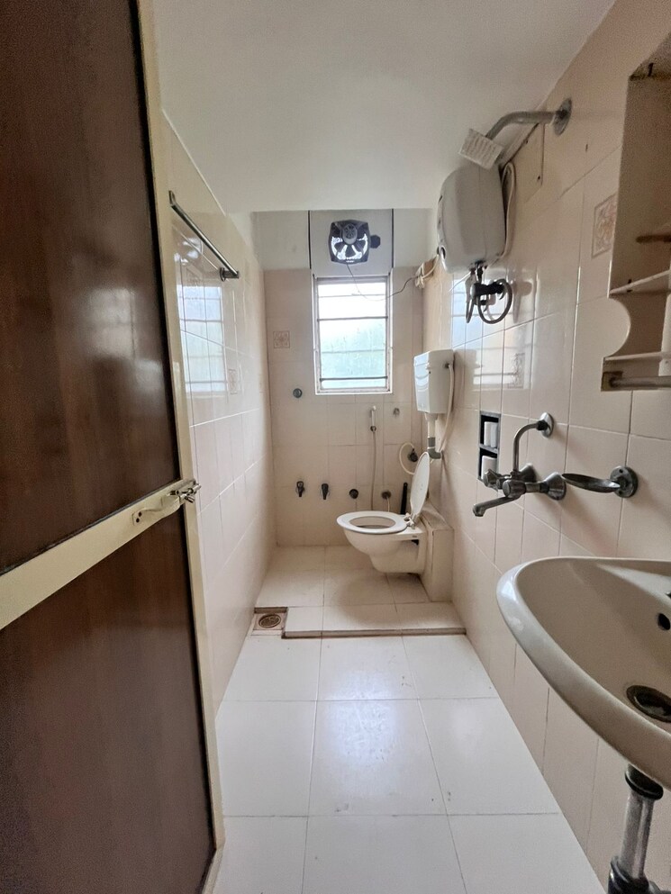 Bathroom, andheri west 2 Bedroom 1000 Sq.Ft. Apartment In Andheri West Mumbai 8865524