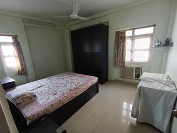Bedroom in 2 BHK Apartment at Andheri West – for Rent