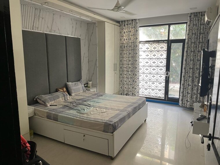 Bedroom, ashok vihar 3 Bedroom 125 Sq.Yd. Builder Floor In Ashok Vihar Delhi 8865542