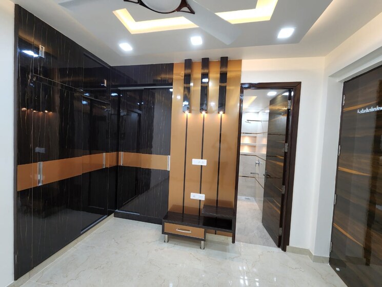 Master Bedroom, ashok vihar 3 Bedroom 200 Sq.Yd. Builder Floor In Ashok Vihar Delhi 8865555