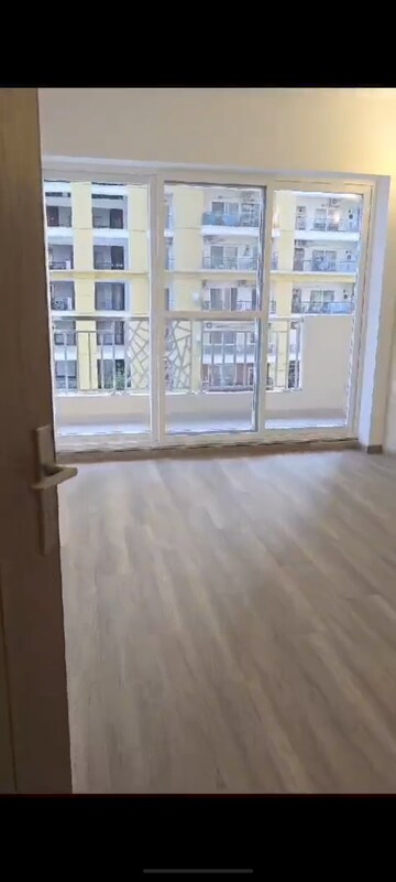 Room in 3 BHK Apartment at ABA Ivy County, Sector 75 – for Rent