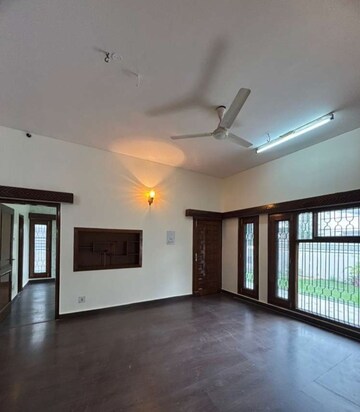 Room in 3 BHK Builder Floor at Sector 35 – for Rent