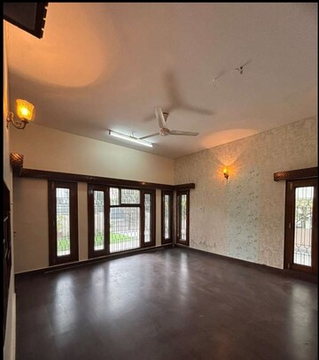 Room in 3 BHK Builder Floor at Sector 35 – for Rent