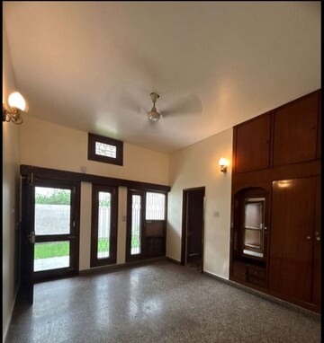Room in 3 BHK Builder Floor at Sector 35 – for Rent