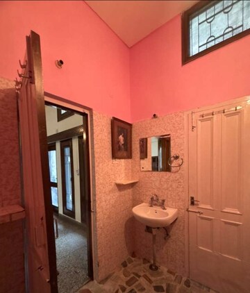 Furnished Amenities in 3 BHK Builder Floor at Sector 35 – for Rent