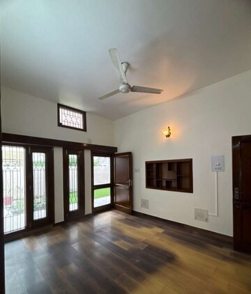 Room in 3 BHK Builder Floor at Sector 35 – for Rent