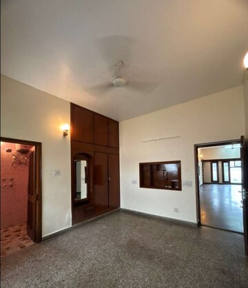 Room in 3 BHK Builder Floor at Sector 35 – for Rent