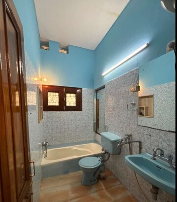Kitchen in 3 BHK Builder Floor at Sector 35 – for Rent