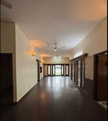Room in 3 BHK Builder Floor at Sector 35 – for Rent