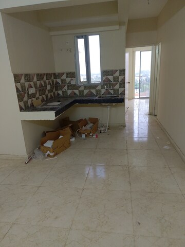 Room in 2.5 BHK Apartment at Signature Global Golf Greens, Sector 79 – for Rent