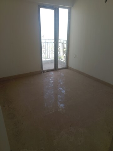 Room in 2.5 BHK Apartment at Signature Global Golf Greens, Sector 79 – for Rent