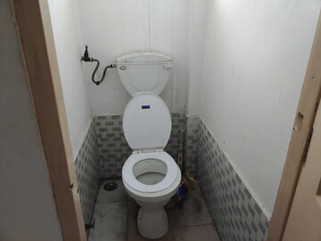 Bathroom in 1 BHK Apartment at Sector 23 Dwarka – for Rent