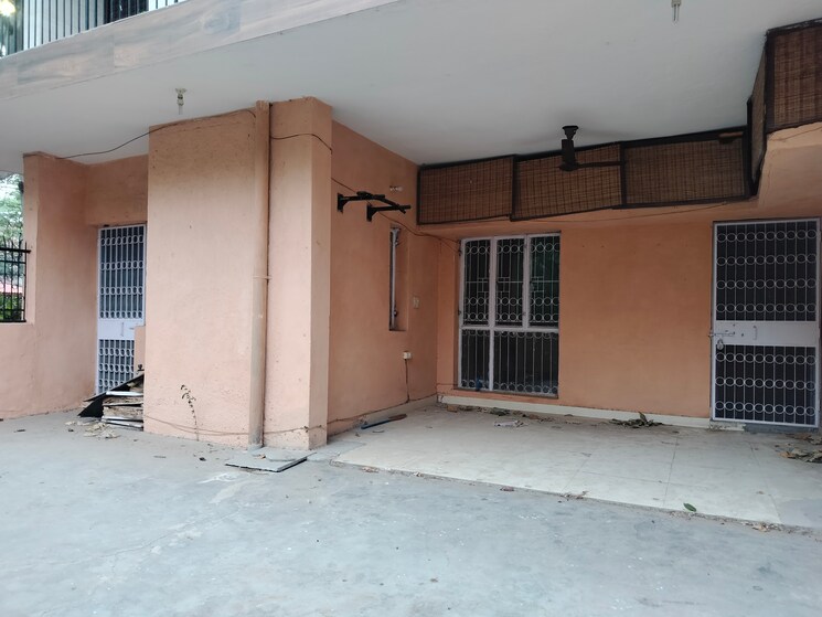  Parking, sarita vihar 3 Bedroom 1500 Sq.Ft. Apartment In Sarita Vihar Delhi 8865664