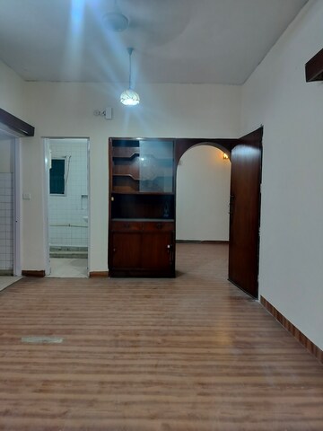 Room in 3 BHK Apartment at Sarita Vihar – for Rent