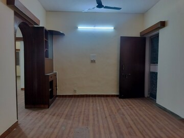 Room in 3 BHK Apartment at Sarita Vihar – for Rent