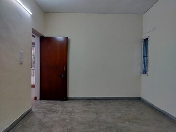 Room in 3 BHK Apartment at Sarita Vihar – for Rent