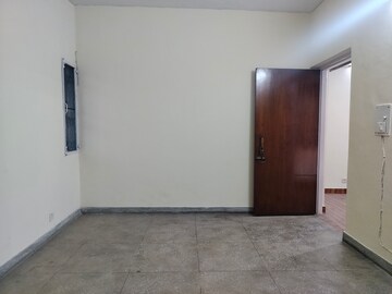 Room in 3 BHK Apartment at Sarita Vihar – for Rent