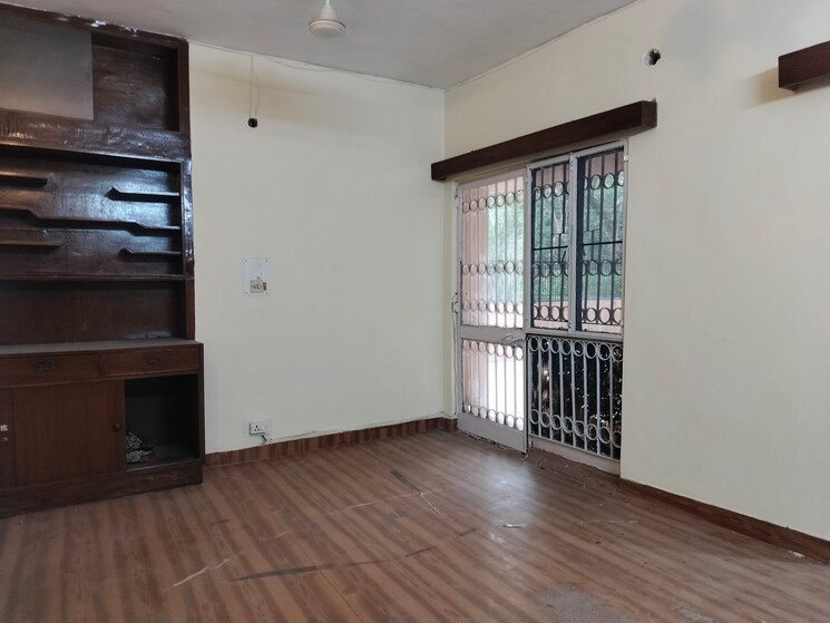 Room, sarita vihar 3 Bedroom 1500 Sq.Ft. Apartment In Sarita Vihar Delhi 8865664