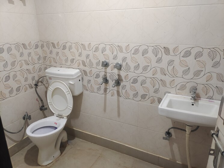 Bathroom, sector 19 dwarka 2 Bedroom 850 Sq.Ft. Builder Floor In Sector 19 Dwarka Delhi 8865673