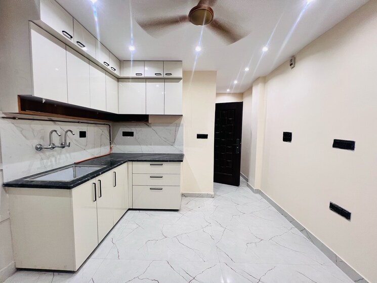 Kitchen, bhola nath nagar 2 Bedroom 650 Sq.Ft. Builder Floor In Bhola Nath Nagar Delhi 8865703