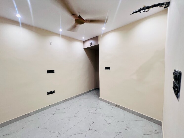 Room, bhola nath nagar 2 Bedroom 650 Sq.Ft. Builder Floor In Bhola Nath Nagar Delhi 8865703