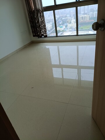 Room in 3 BHK Apartment at Rajesh Raj Infinia, Malad West – for Rent