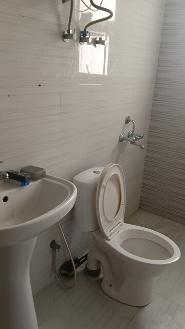 Bathroom in 3 BHK Apartment at Gomti Nagar – for Rent