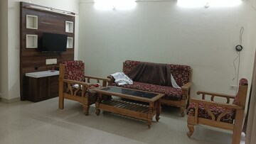 Living Room in 3 BHK Apartment at Gomti Nagar – for Rent