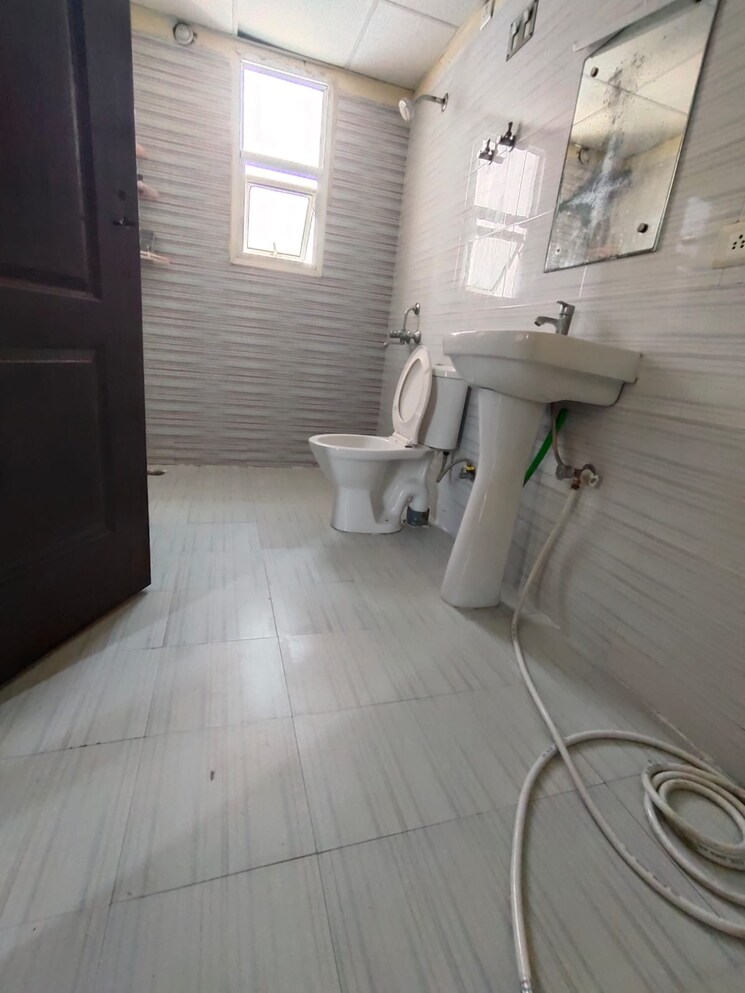 Bathroom, gomti nagar 3 Bedroom 1750 Sq.Ft. Apartment In Gomti Nagar Lucknow 8865721