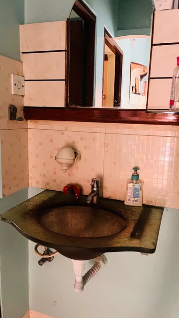 Furnished Amenities in 2 BHK Apartment at Aranyeshwar Nagar – for Rent